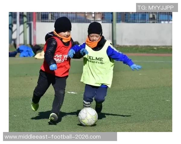 幼儿足球教学反思与实践探索提升孩子运动兴趣与团队合作能力的有效策略 幼儿足球教学反思与实践探索提升孩子运动兴趣与团队合作能力的有效策略
